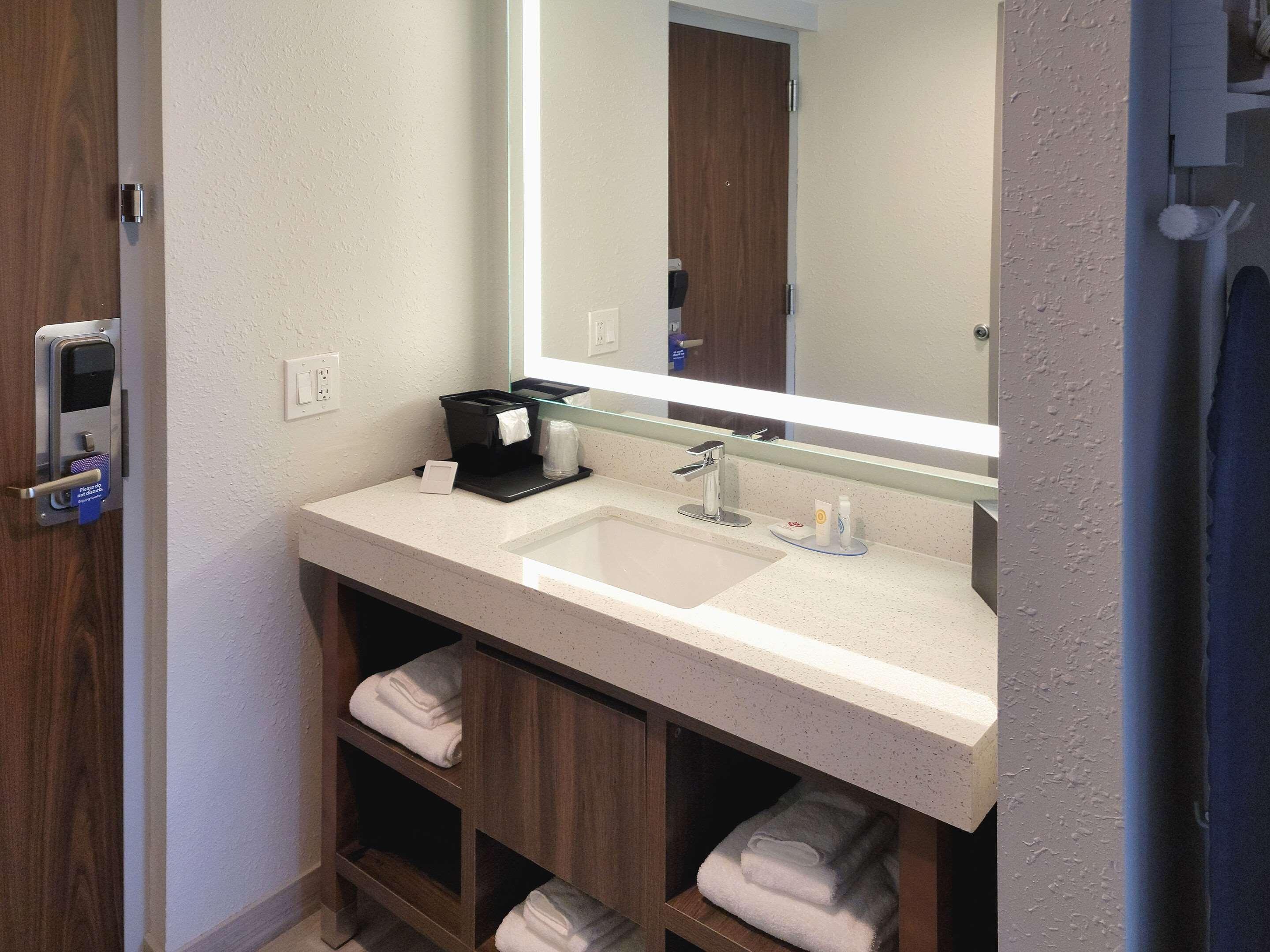 Comfort Inn & Suites Wyomissing-Reading エクステリア 写真