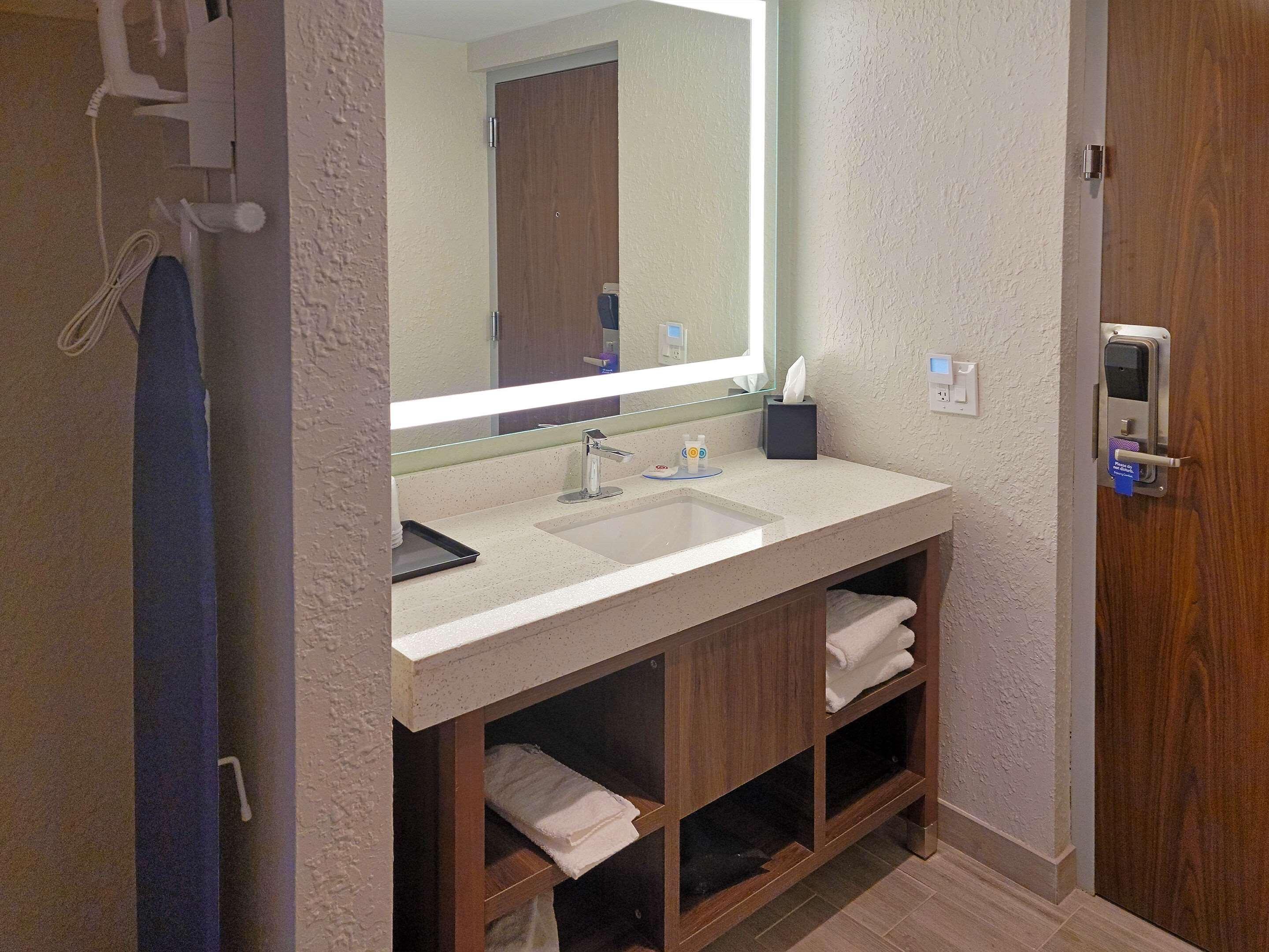 Comfort Inn & Suites Wyomissing-Reading エクステリア 写真
